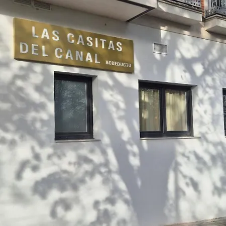 Casitas Del Canal Acueducto *